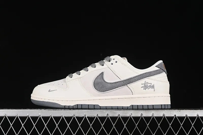 All categories Nk SB Dunk Series Nk SB Dunk Low High-end customized low-top sneakers Nk SB Dunk Low Stusi joint-off-white gray pig eight hook Anniversary high-end customized low-top casual sneakers XX2025-888